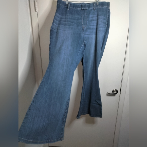 Judy Blue (Size 22W) Blue Medium Wash Super Flare Pull-on Denim Stretch Jeans - Picture 2 of 8